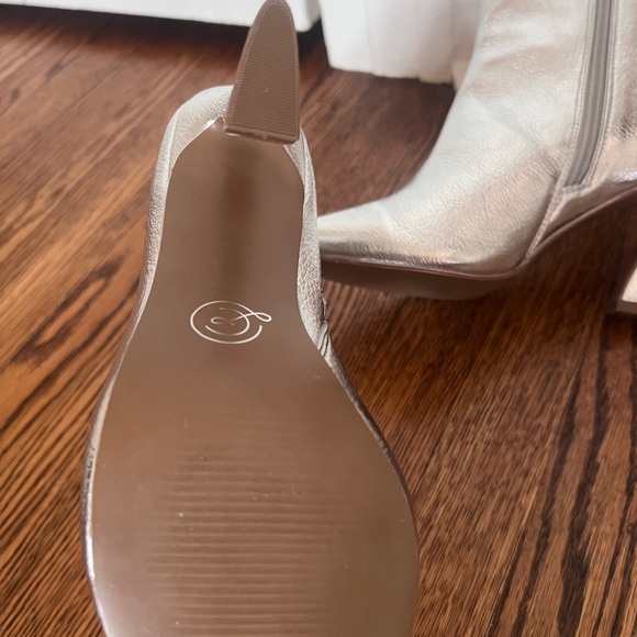 Chinese Laundry Silver Ankle Boots - Picture 5 of 7